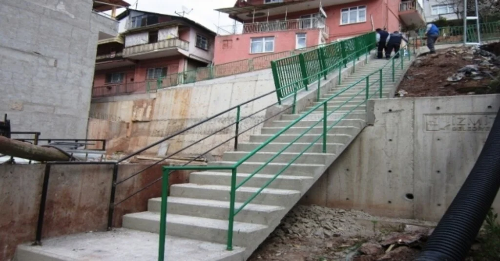 İzmitin Dört Bir Yanında Çalışmalar Sürüyor