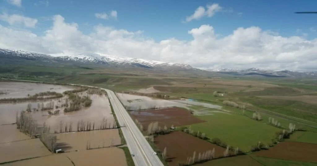 Karasu Nehri Taştı, Tarım Arazileri Sular Altında Kaldı