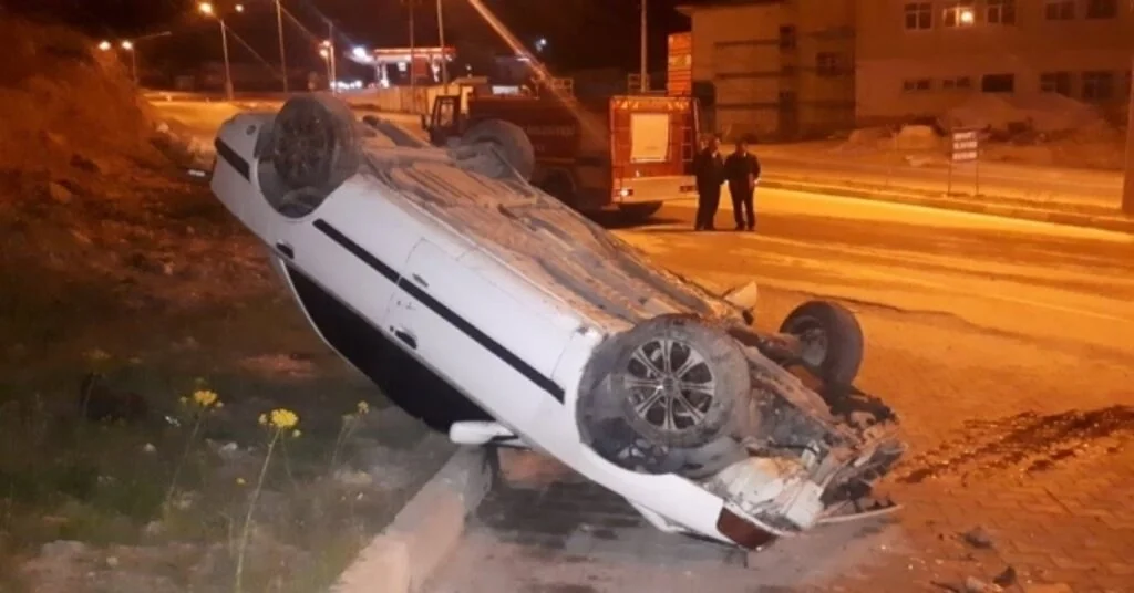 Kaza Sonrası Gaz Kaçıran Araca İtfaiye Ekipleri Müdahale Etti