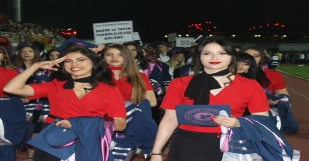 Kırklareli Üniversitesi 2018-2019 Mezunlarını Verdi