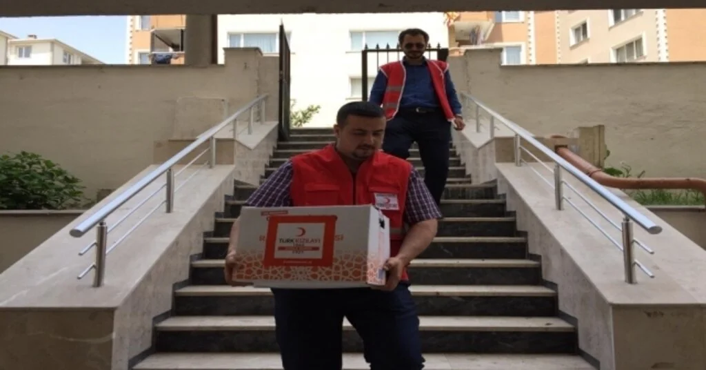 Kızılay Çorlu Şubesinin Erzak Yardımları Sürüyor