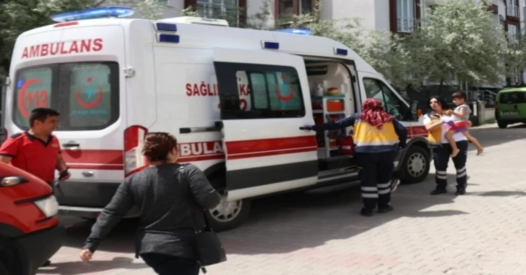 Kolunu Spor Aletine Kaptıran Çocuğu İtfaiye Kurtardı