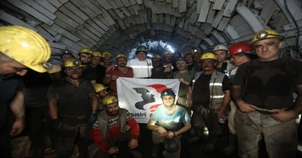 Küresel Sendika Genel Sekreter Yardımcısı Kemal Özkan, Madende İftar Açtı