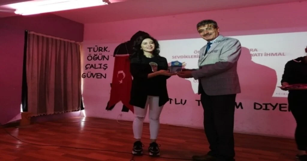 Lise Öğrencilerine Aile İçi İletişim Ve İnternet Bağımlılığı Semineri