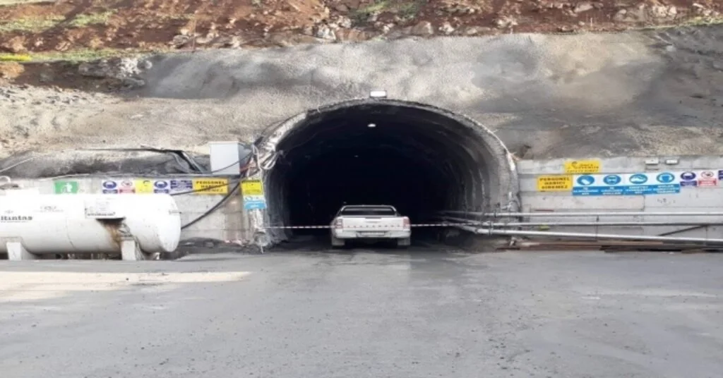 Maden Ocağında Traktör Devrildi: 1 Ölü, 1 Yaralı