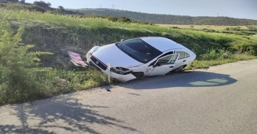 Manisada İki Araç Kafa Kafaya Çarpıştı: 3 Yaralı