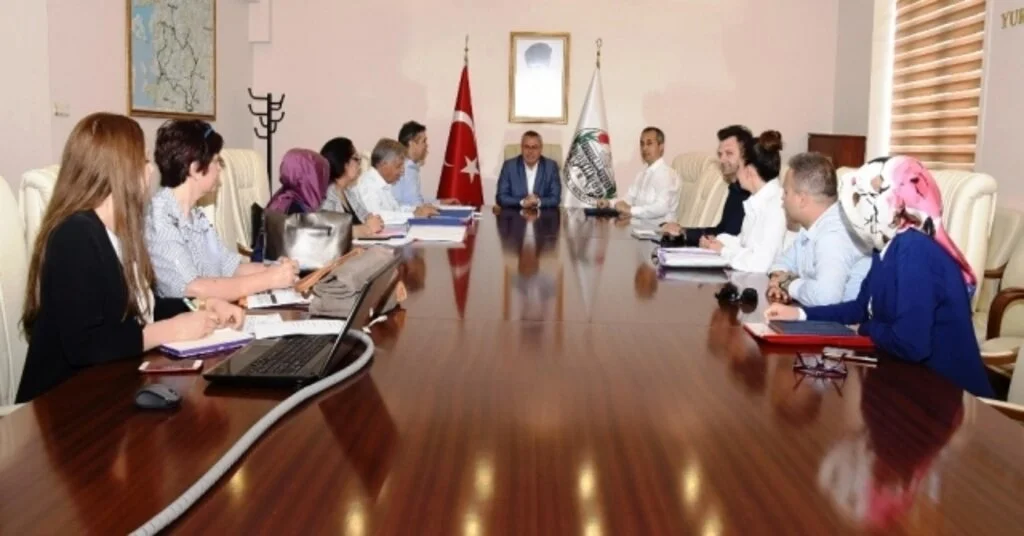 Manisada Kütüphanesiz Okul Kalmasın Projesi