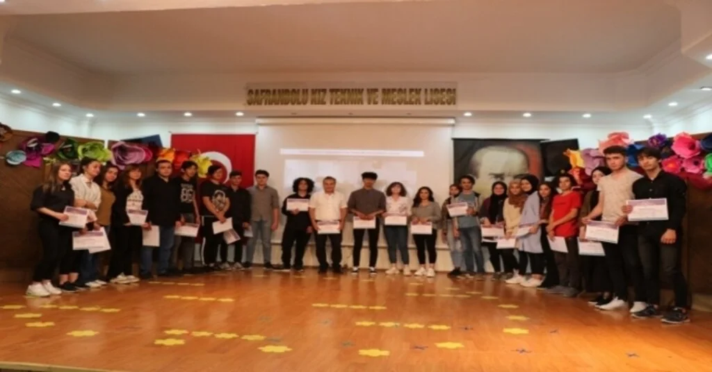 “Meslek Lisesi Öğrencileri Ailelerimizle Buluşuyor” Projesi Ödül Töreni Yapıldı
