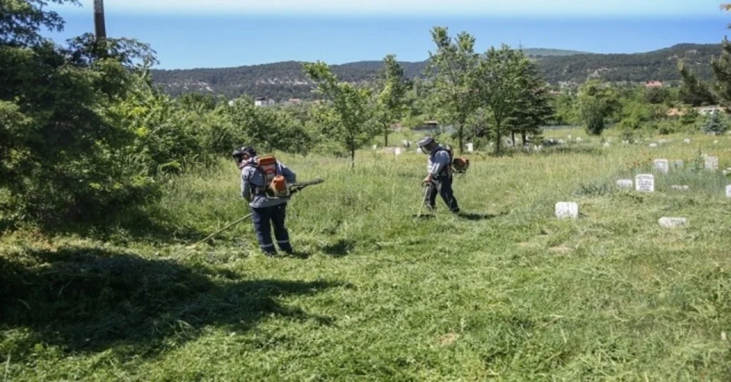 Mezarlıklarda Bayram Temizliği