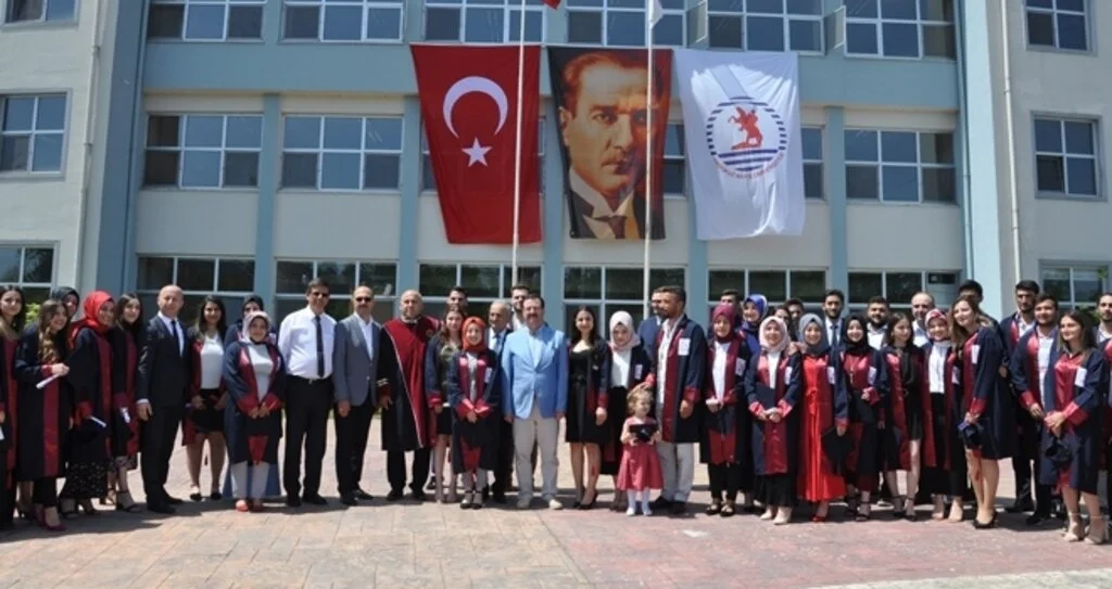 Mezuniyet coşkusuna ortak oldu: Terme’yi unutmayın