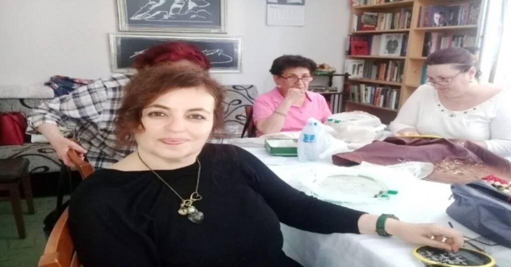 Mübadil Kadınları Ev Hanımlarına Kurs Veriyor