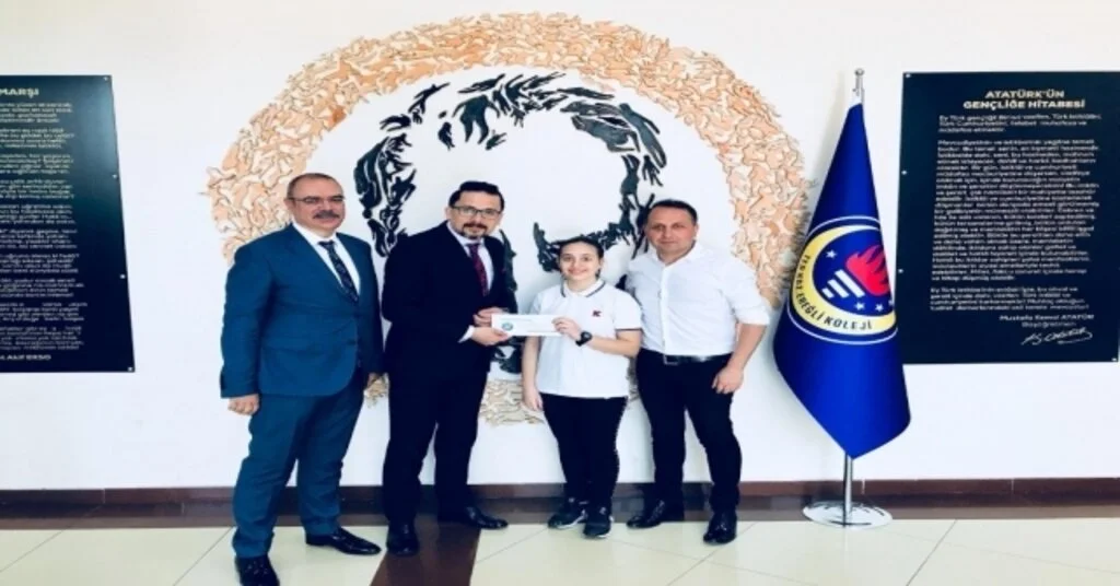 Müzik Yarışmasında Dereceye Giren Öğrencilere Ödülleri Verildi