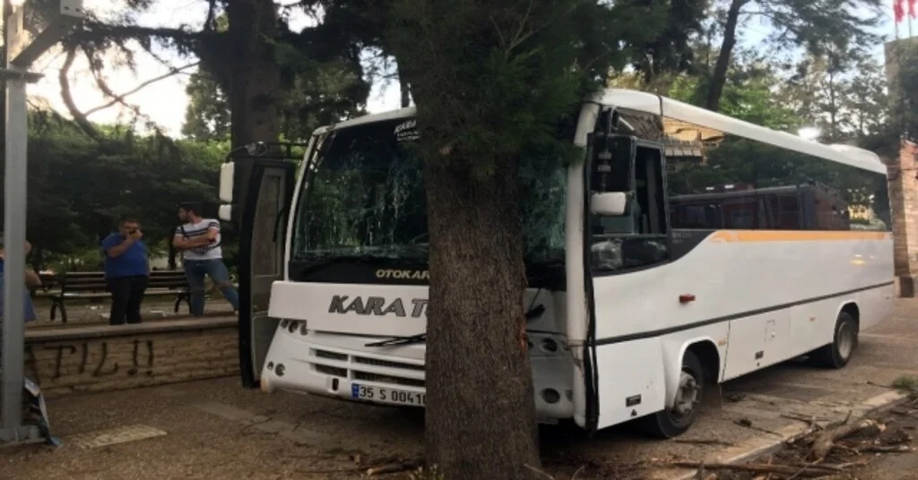 Öğrenci Servisinin Freni Patladı, Facianın Eşiğinden Dönüldü: 15 Yaralı