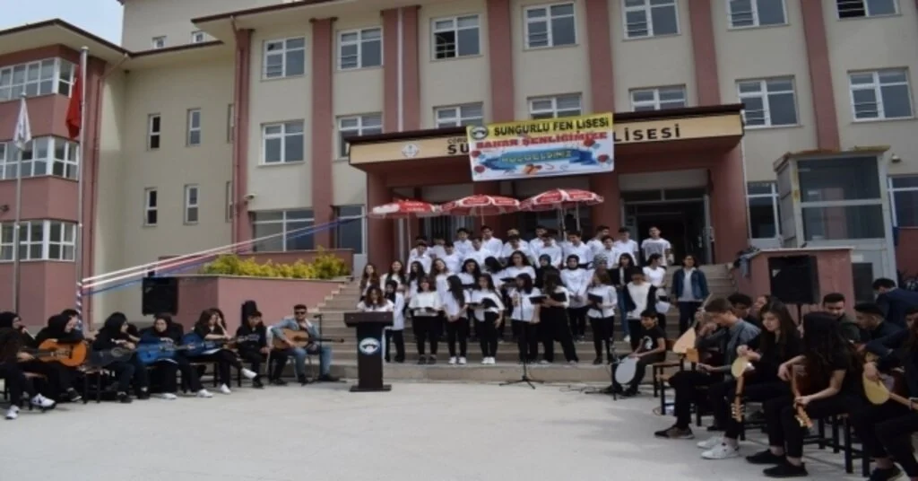 Öğrenciler Bahar Şenliğinde Buluştu
