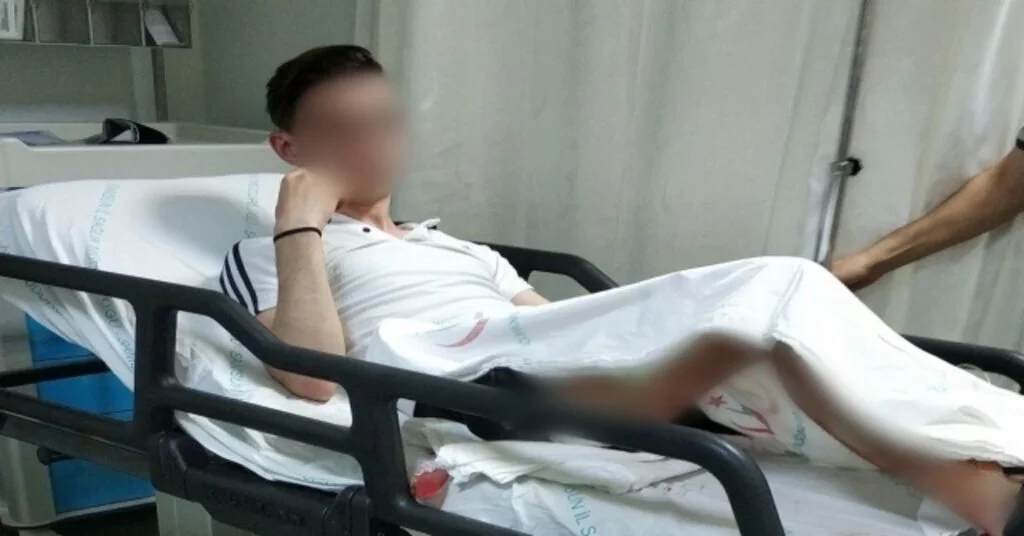 Okul Çıkışı Bıçaklı Saldırıya Uğrayan Öğrenci Hastanelik Oldu