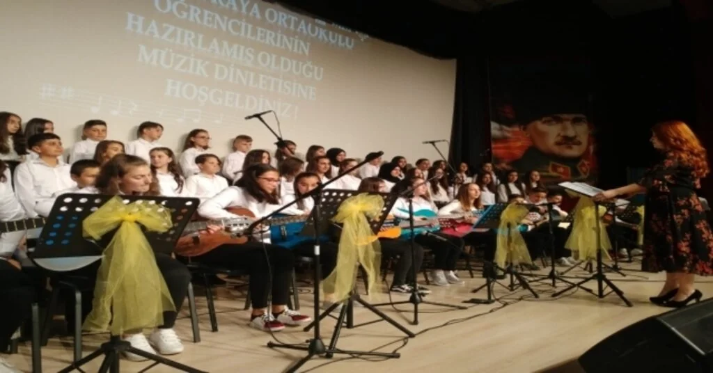 Ortaokul Öğrencilerinden Yıl Sonu Konseri