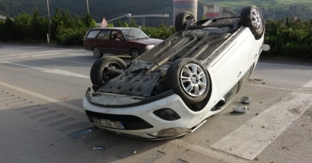 Otomobil Takla Atıp Karşı Şeride Geçti: 1 Yaralı