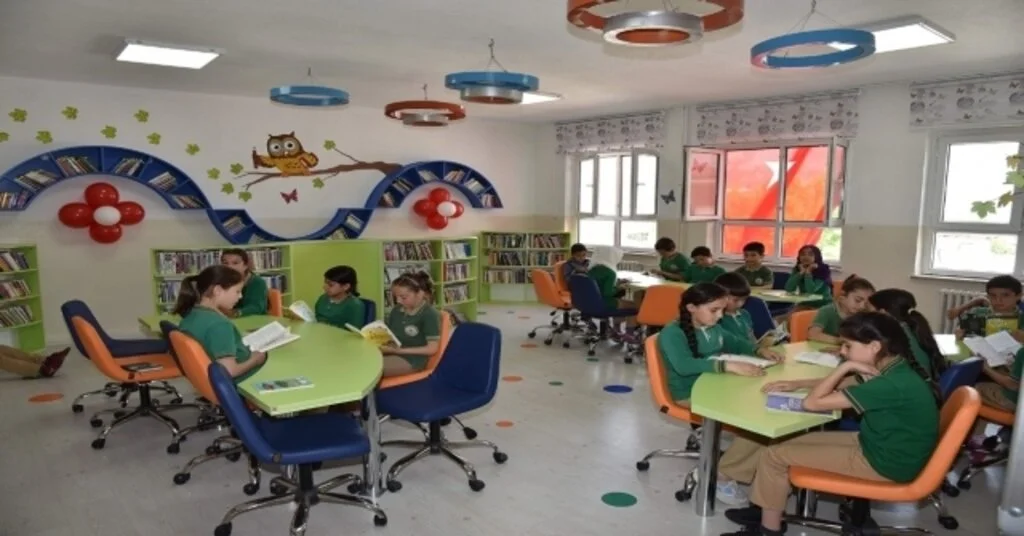 Paü Öğrencileri Ortaokula ‘Z-Kütüphane Kazandırdı