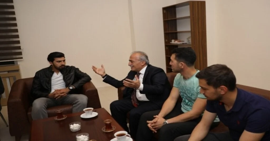 Rektör Prof. Dr. Çomaklı Öğrencilerle İftar Yemeğinde Bir Araya Geldi