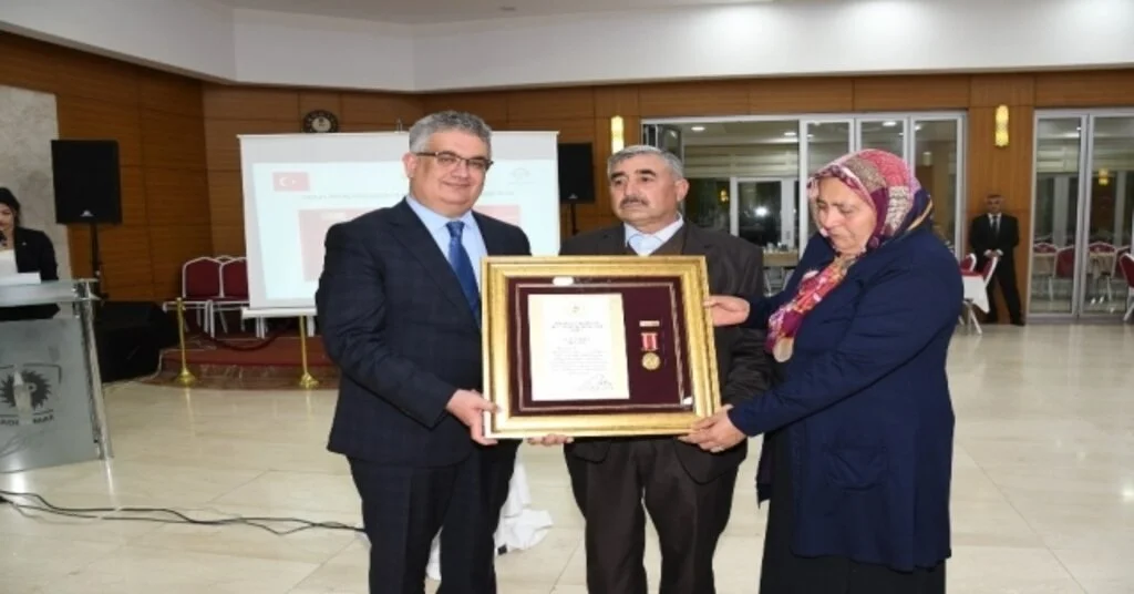 Şehit Aileleri Ve Gazilere Devlet Övünç Madalyası