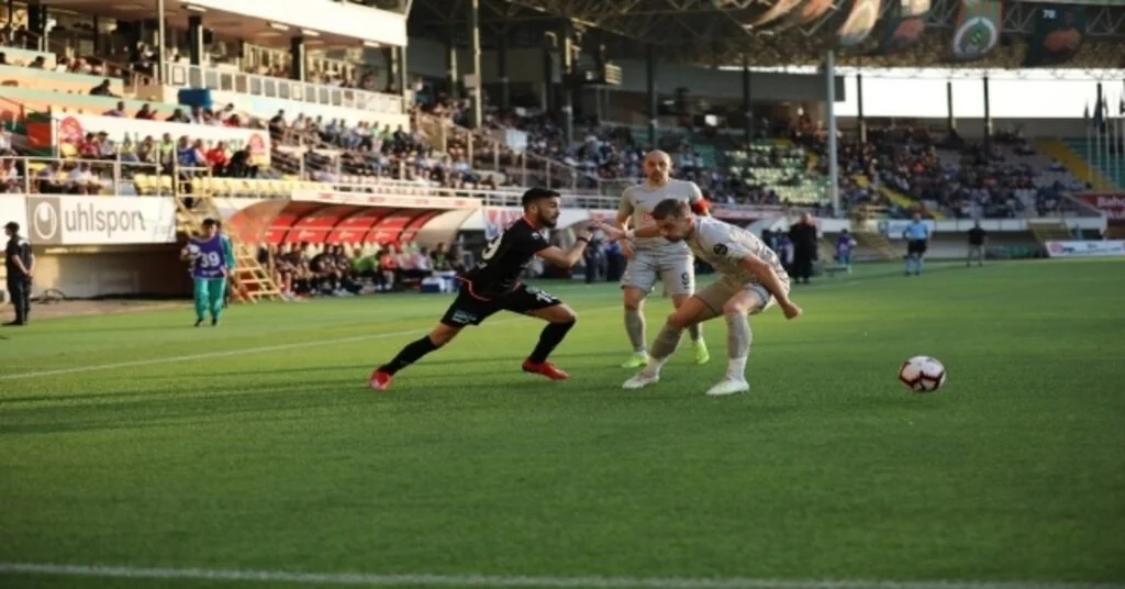 Spor Toto Süper Lig: Aytemiz Alanyaspor: 1 - Çaykur Rizespor: 0 (İlk Yarı)