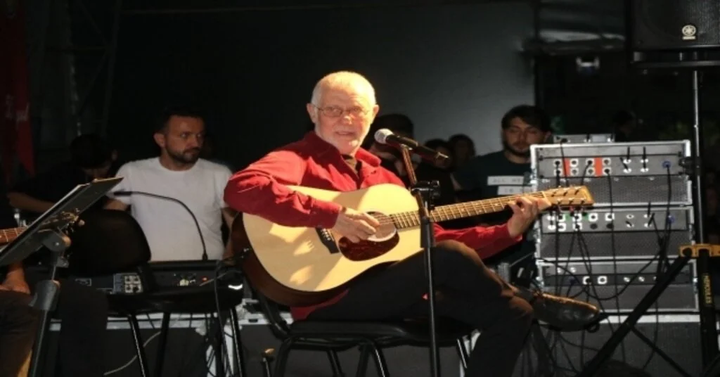 Sunay Akın Ve İlhan Şeşen Karabükte Sevenleri İle Bir Araya Geldi
