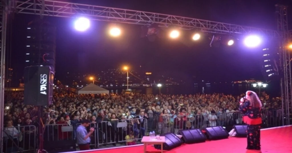 Suzan Kardeş, Kuşadalılarla Buluştu