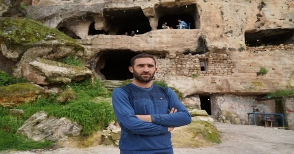 Tarihi İlçedeki Mağarayı Kafeye Dönüştürdü
