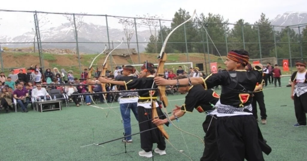 Terörden Arınan İlçede Gençler Ata Sporu Okçuluğu Öğreniyor
