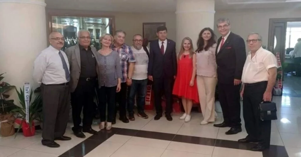 Trt Sanatçısından Başkan Özcana Mini Konser