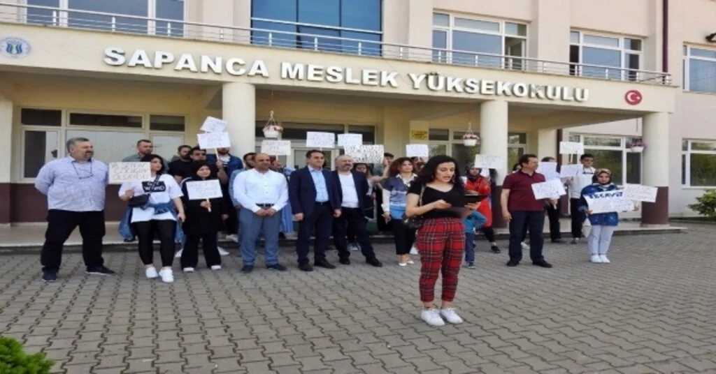 Üniversiteli Öğrenciler Çocuk İstismarına Dikkat Çekti