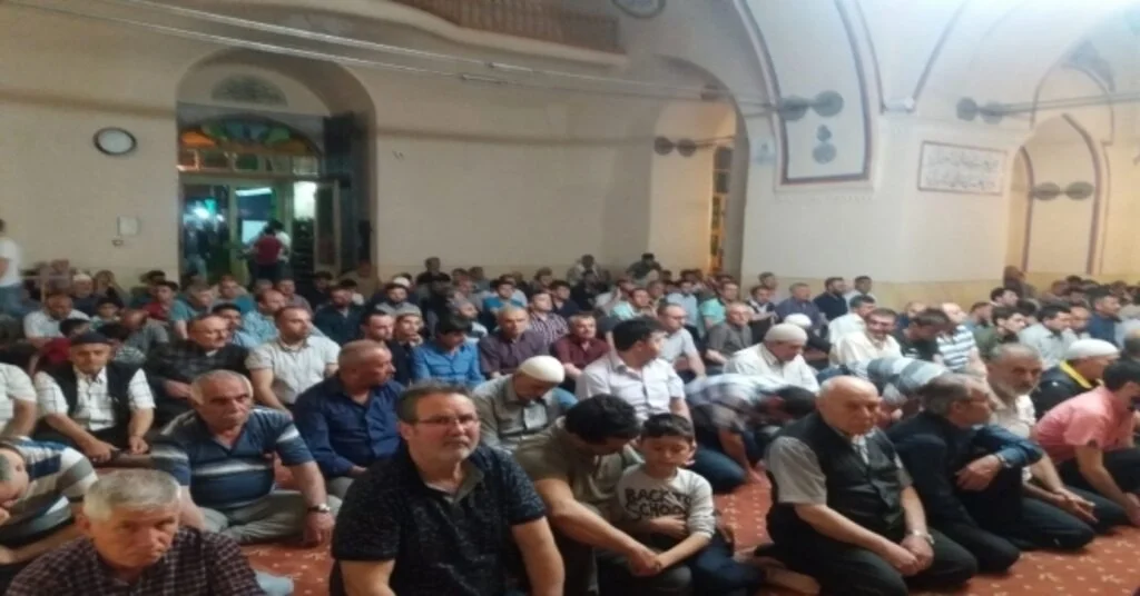 Uşakta Kadir Gecesinde Camiler Doldu