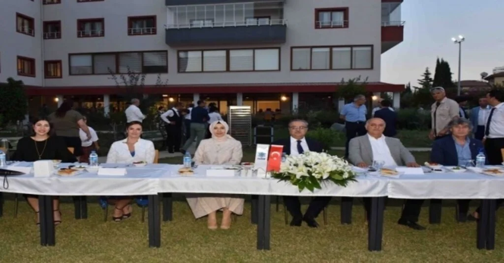 Vali Su, Yaşlı Yaşam Merkezinde Düzenlenen İftar Programına Katıldı