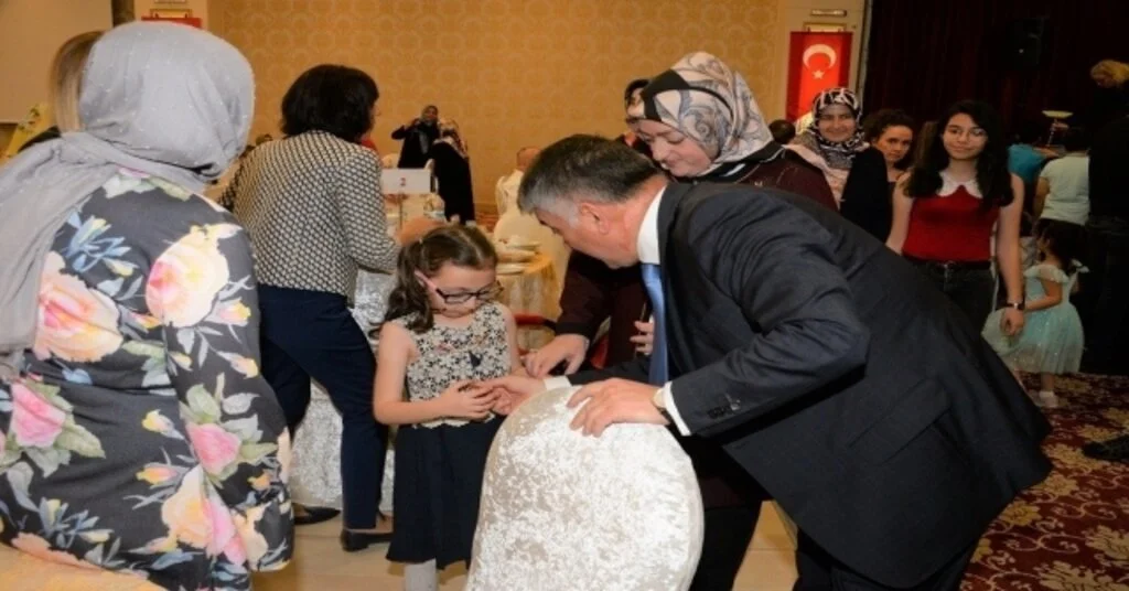 Vali Yazıcı, Sevgi Evlerinde Kalan Çocuklarla İftar Yaptı