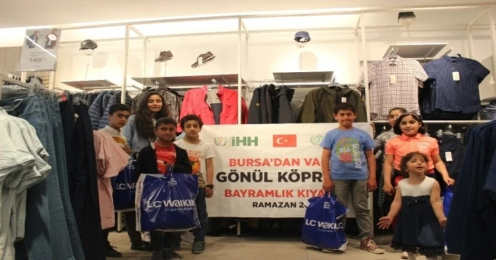 Van İhh Yetim Çocukları Sevindirdi