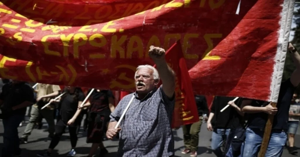 Yunanistan 1 Mayısı Barışçıl Protesto Yürüyüşleri İle Kutladı