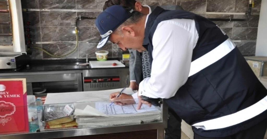 Zabıta Kıyafetli Belediye Başkanı Denetim Yaptı