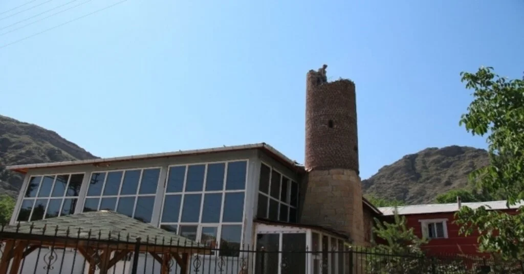 15 Metre Yüksekliğindeki Minareyi Tek Başına Hilti İle Kırdı