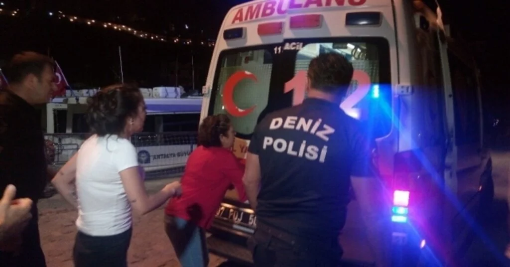 Ablasını Arayıp 25 Metrelik Falezlerden Denize Atladı