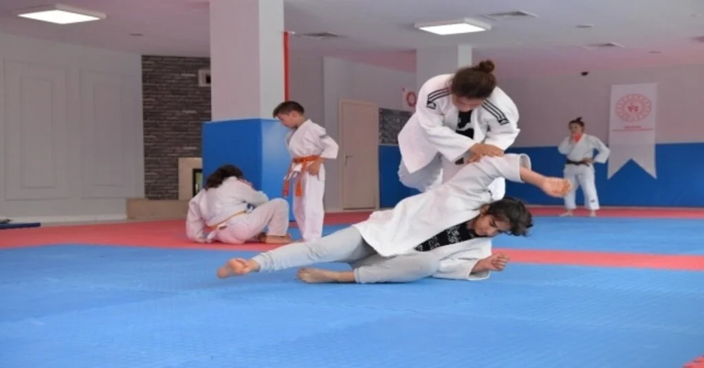 Altıeylülde Yaz Spor Okulları Başladı