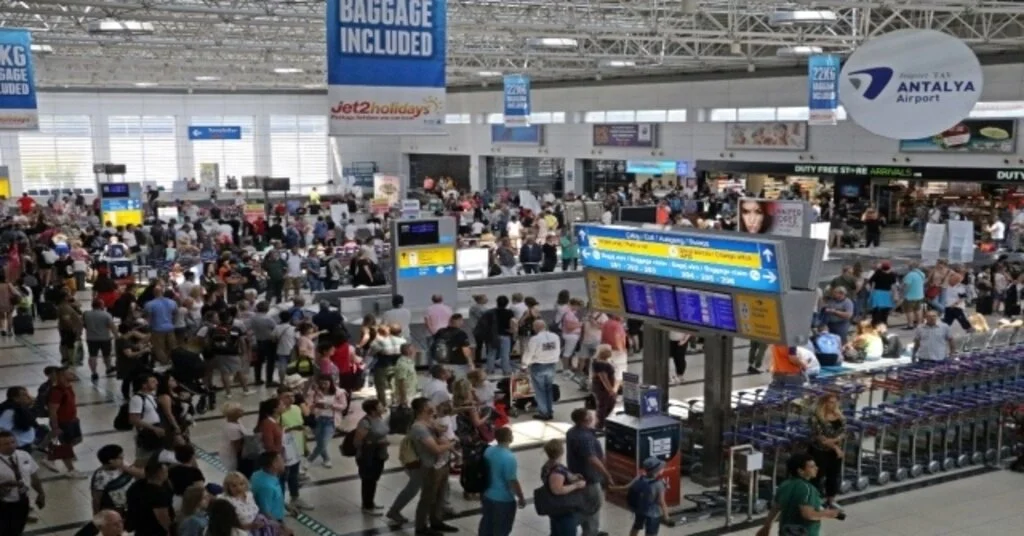Antalya Havalimanı Dış Hatlar Terminalinde Tarihi Günler