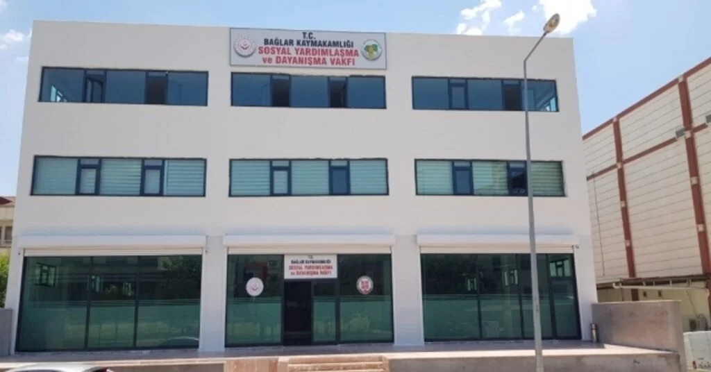 Bağlar Sosyal Yardımlaşma Vakfı Yeni Binasına Taşındı