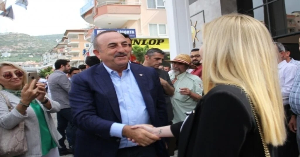 Bakan Çavuşoğlu Alanyada Hemşehrileriyle Bayramlaştı