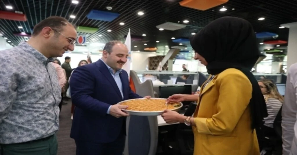 Bakan Varank, Beyaz Masada Çağrılara Yanıt Verdi, Vatandaşla Bayramlaştı