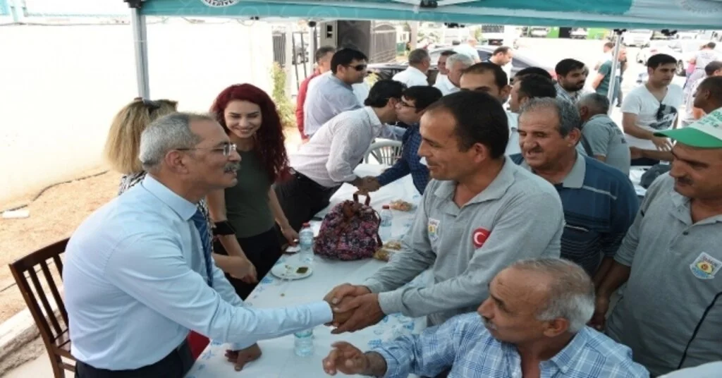 Başkan Bozdoğan, Temizlik İşleri Personeliyle Bayramlaştı