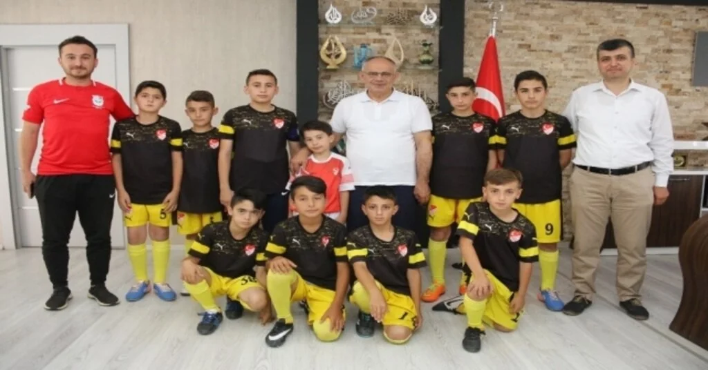 Başkan Öztürk, Yahyalı Spor Okulunu Makamında Kabul Etti