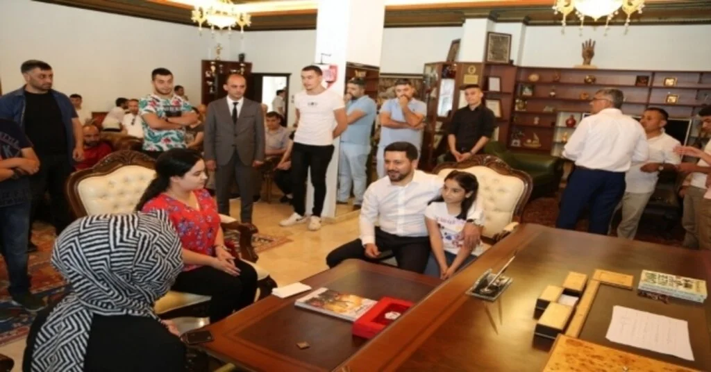 Başkan Rasim Arı, Vatandaşlarla Buluştu