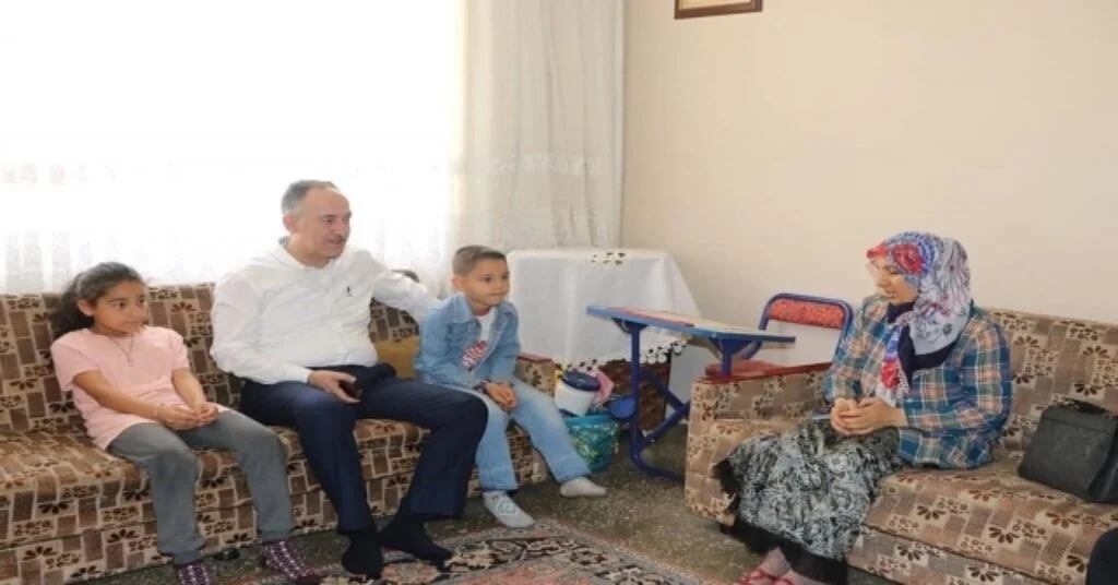 Başkan Saygılıdan “Çat Kapı” Ev Ziyaretleri