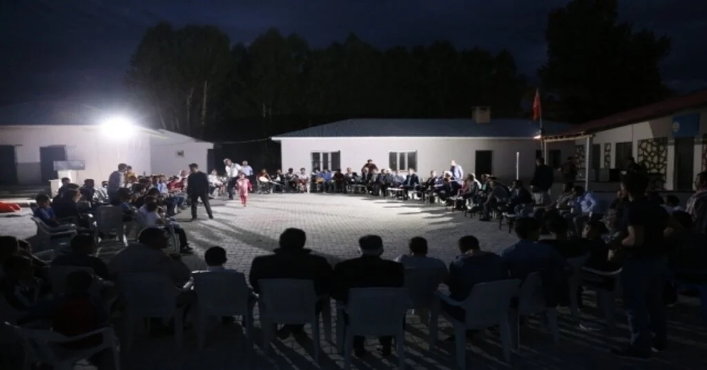 Başkan Tanış, Gençlerle Buluştu