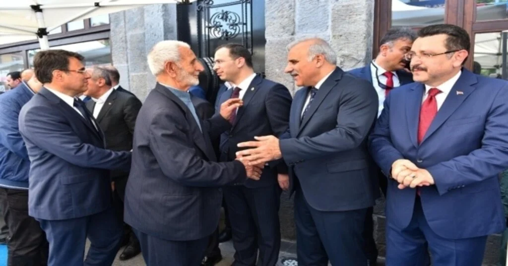Başkan Zorluoğlu Önce Trabzonlular İle Sonra Çalışanları İle Bayramlaştı